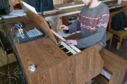 Nabízím soukromé lekce klavíru v Liberci. 500 kč/45min